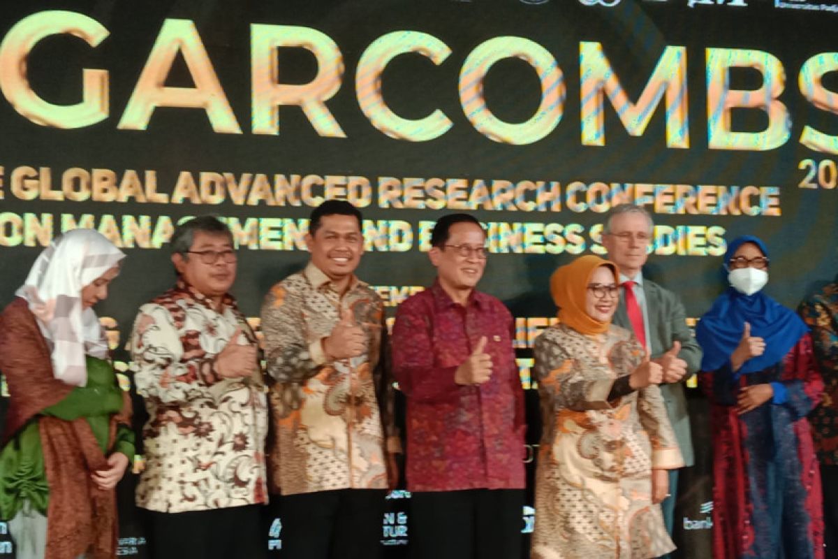Akademisi tujuh negara bahas masa depan ekonomi dunia di Bandung