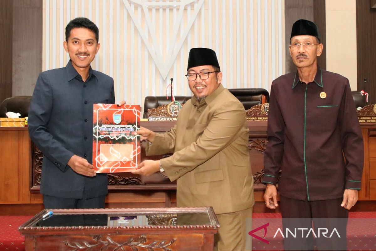 Galeri Foto - Bupati terima berita acara pengesahan APBD 2023 dari pimpinan DPRD