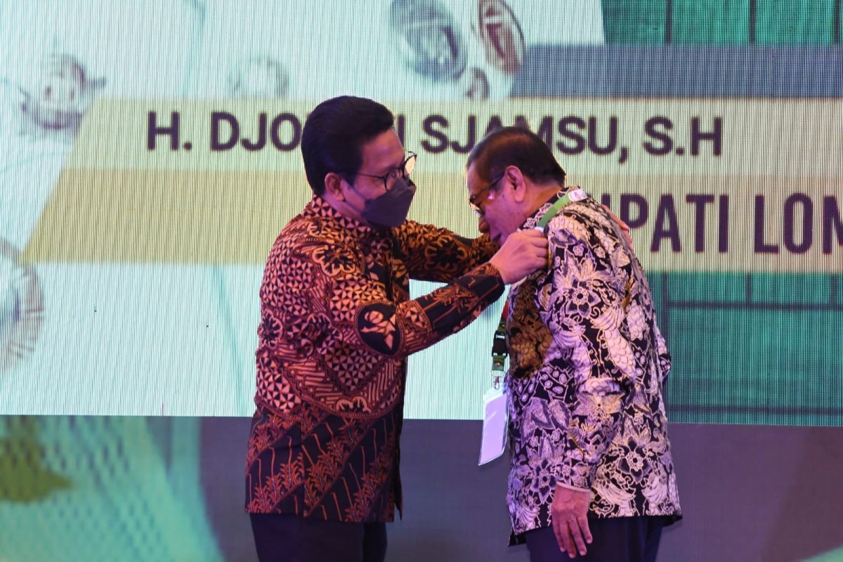 Kemendes PDTT berikan dua penghargaan kepada Pemkab Lombok Utara