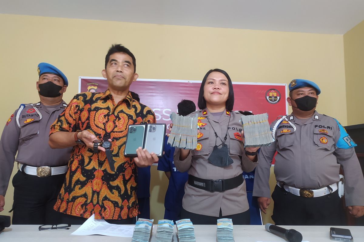 Polisi tangkap tiga pencuri uang ratusan juta rupiah