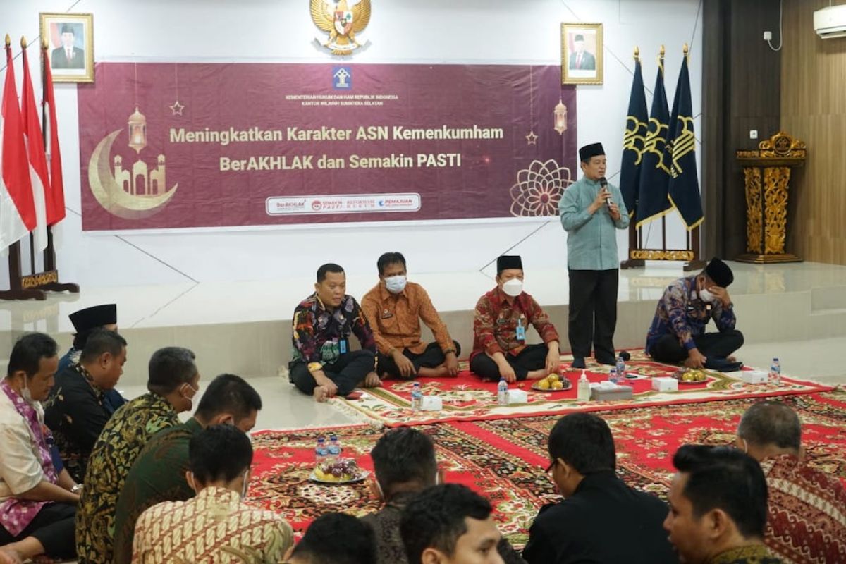 Pegawai Kanwil Kemenkumham Sumsel ikuti  tausiyah ustadz Solihin Hasibuan