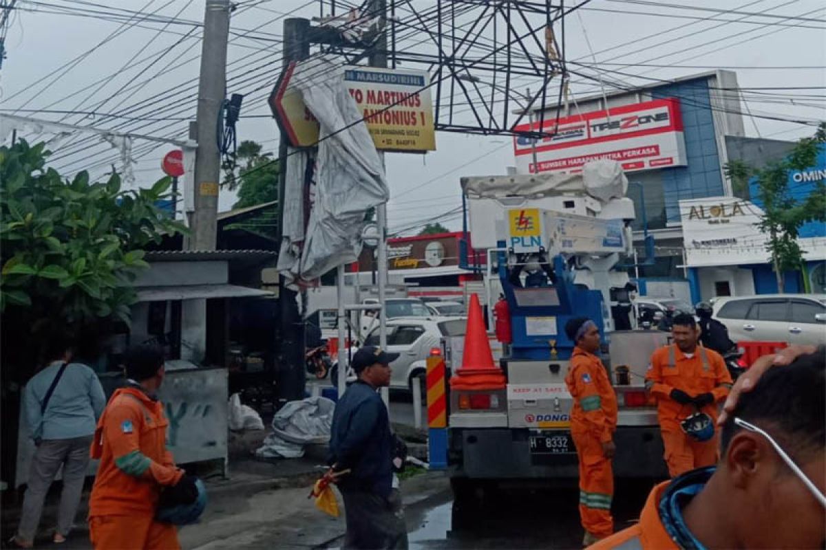 Pantura Jawa Tengah diterpa angin kencang dan puting beliung, PLN sigap pulihkan listrik