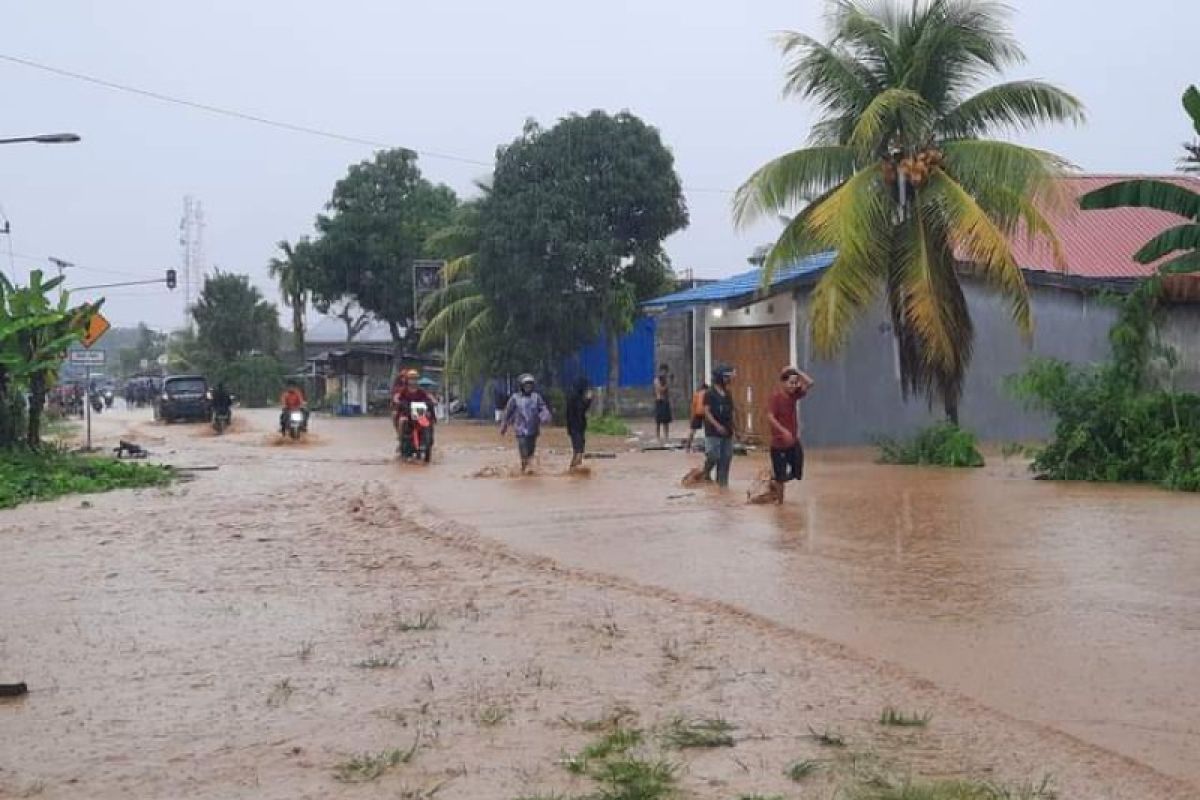 Banjir rendam ratusan rumah di Mamuju