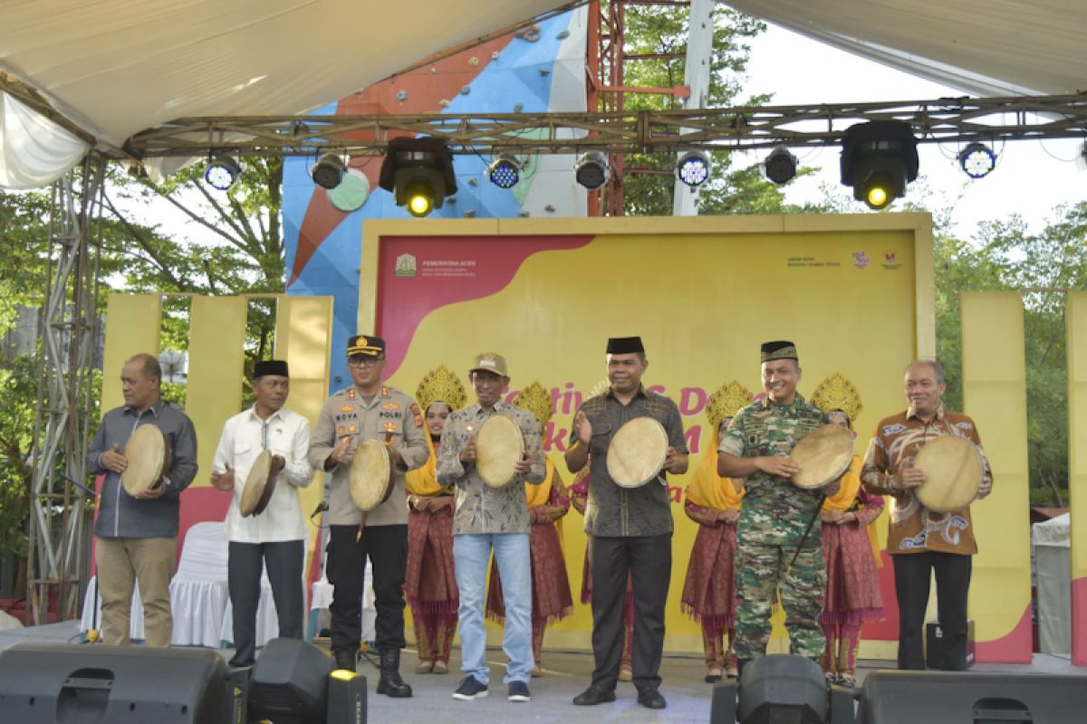 Bupati buka festival dan demo produk UMKM kuliner Aceh Selatan
