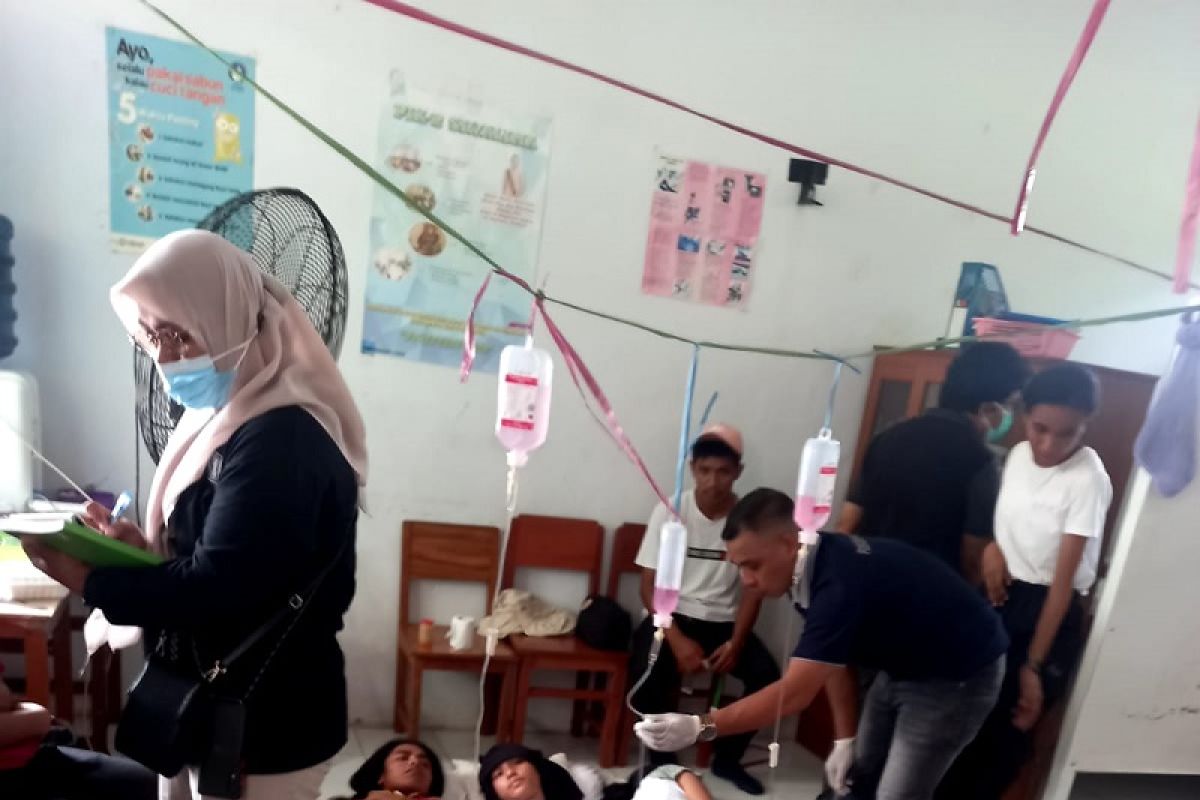 Puluhan pelajar SMA Siwalima Ambon keracunan makanan masih jalani perawatan, semoga tidak ada korban jiwa