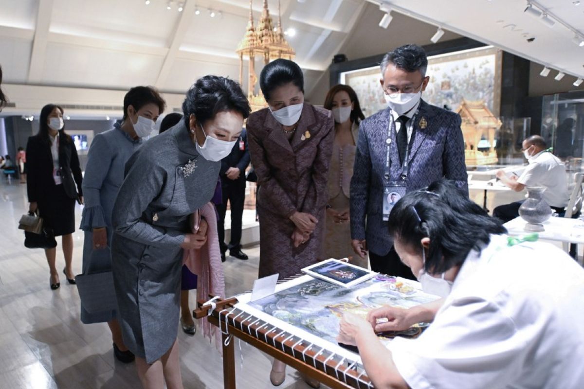 Ibu Negara China Peng Liyuan kunjungi Museum Seni Kerajaan Thailand