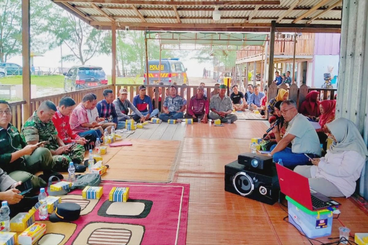 Bakesbangpol Kotim berikan edukasi politik kepada masyarakat pesisir