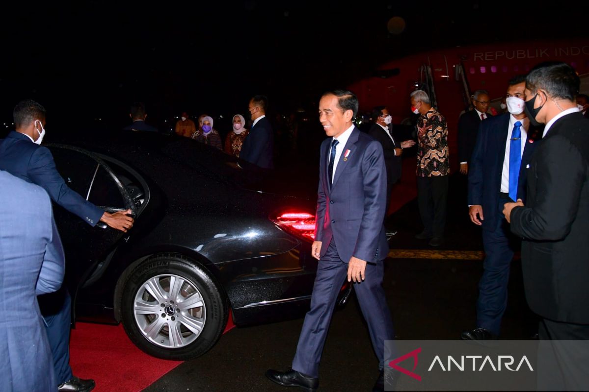 Presiden Joko Widodo dan Ibu Negara Iriana tiba di Surakarta