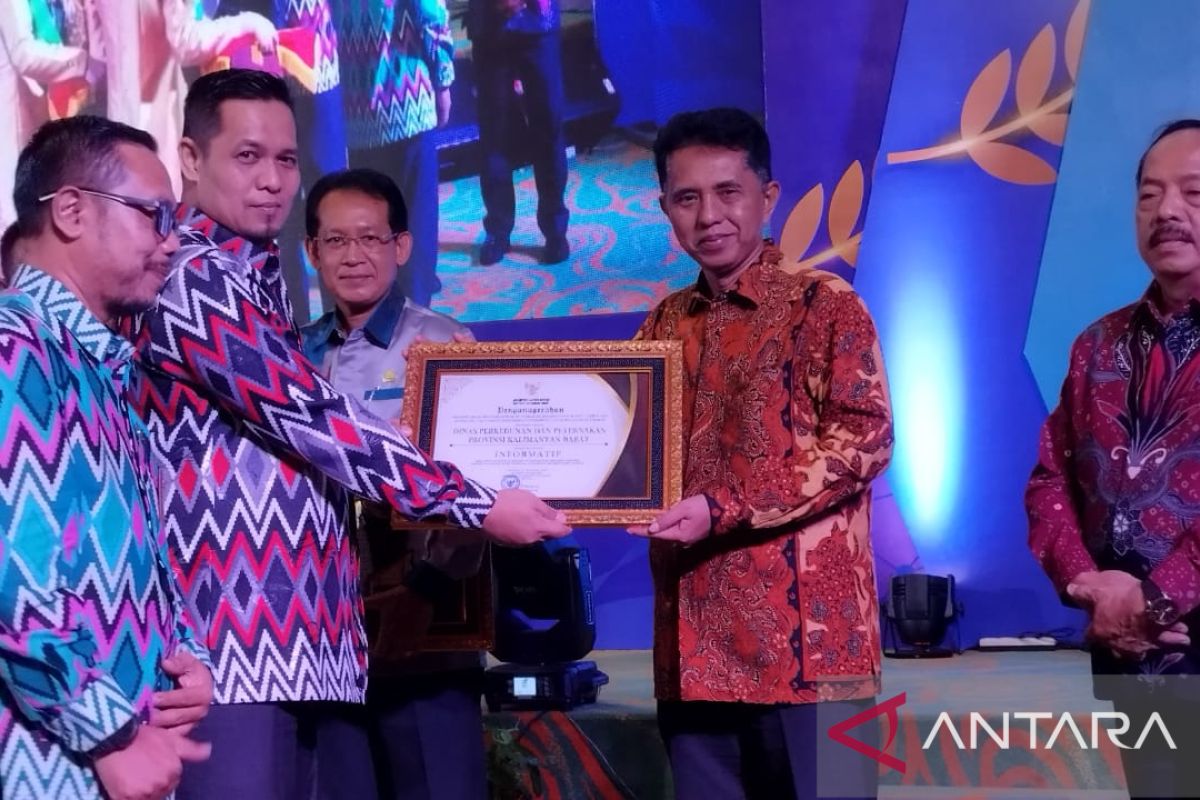 Disbunnak Kalbar Raih Penghargaan Top 5 Anugerah KIP 2022