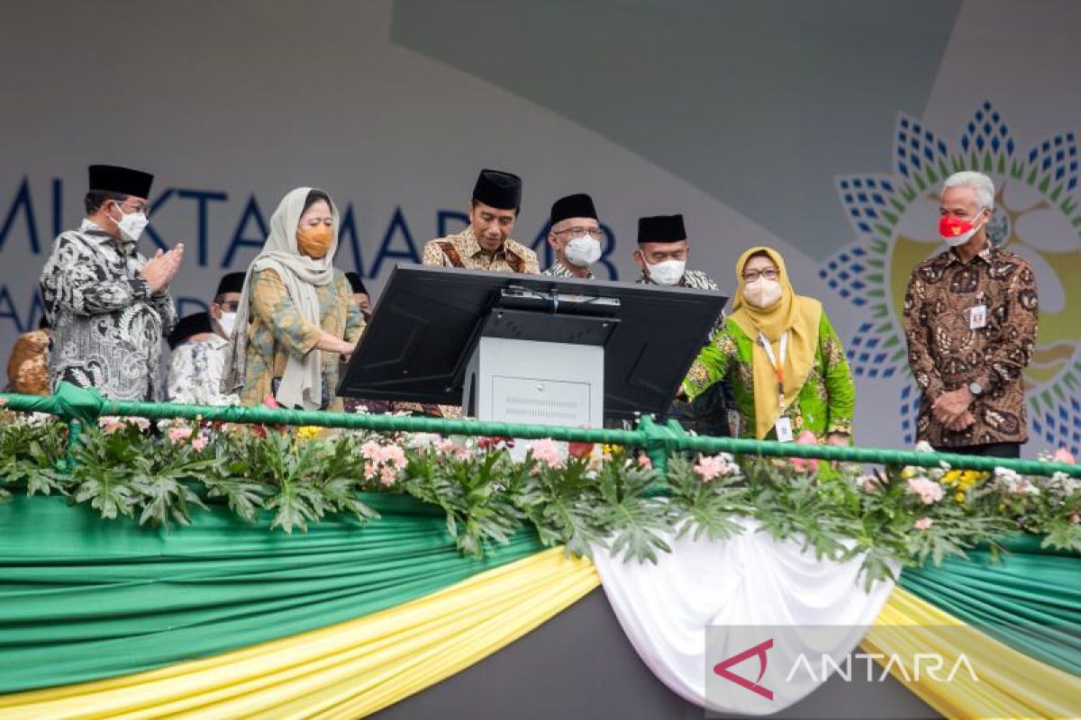 Jokowi buka Muktamar Muhammadiyah & Aisyiyah, belasan ribu muktamirin penuhi Stadion Manahan