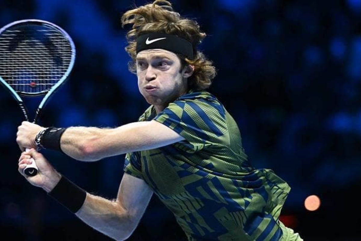 Rublev singkirkan Tsitsipas bertemu Ruud di semifinal ATP Finals