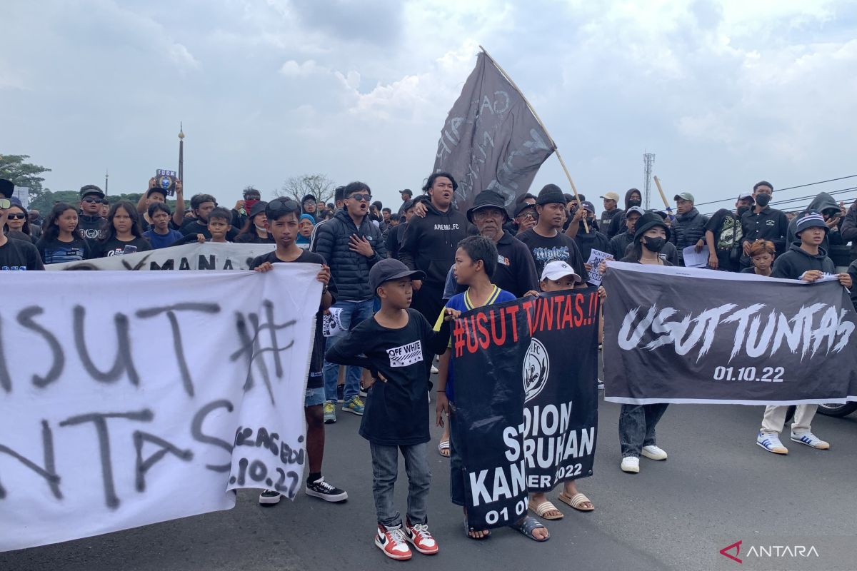 Aremania gelar aksi solidaritas di sejumlah titik Kota Malang