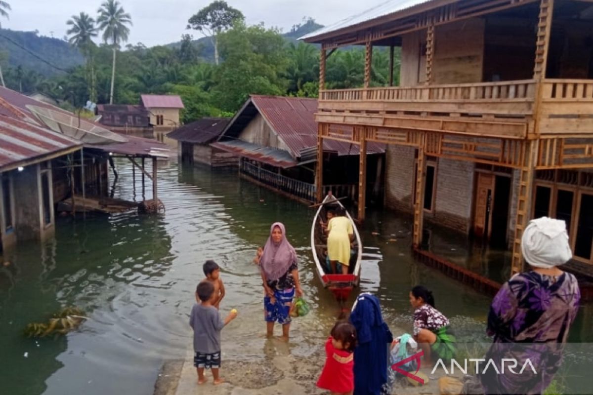 Catat! Banjir Angkola Sangkunur Tapsel ternyata sejak 2002