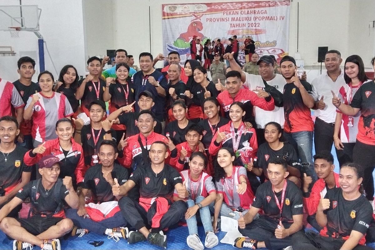 Ambon juara umum cabang olahraga karate Popmal IV