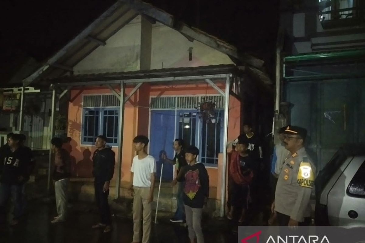 Tim gabungan Polres Sukabumi Kota buru geng motor penyerang warga