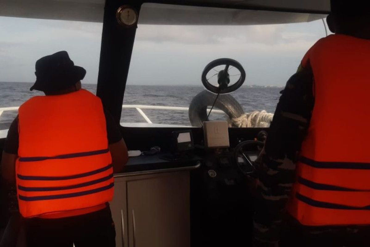 Nelayan Meranti hilang akibat kapalnya dihantam ombak