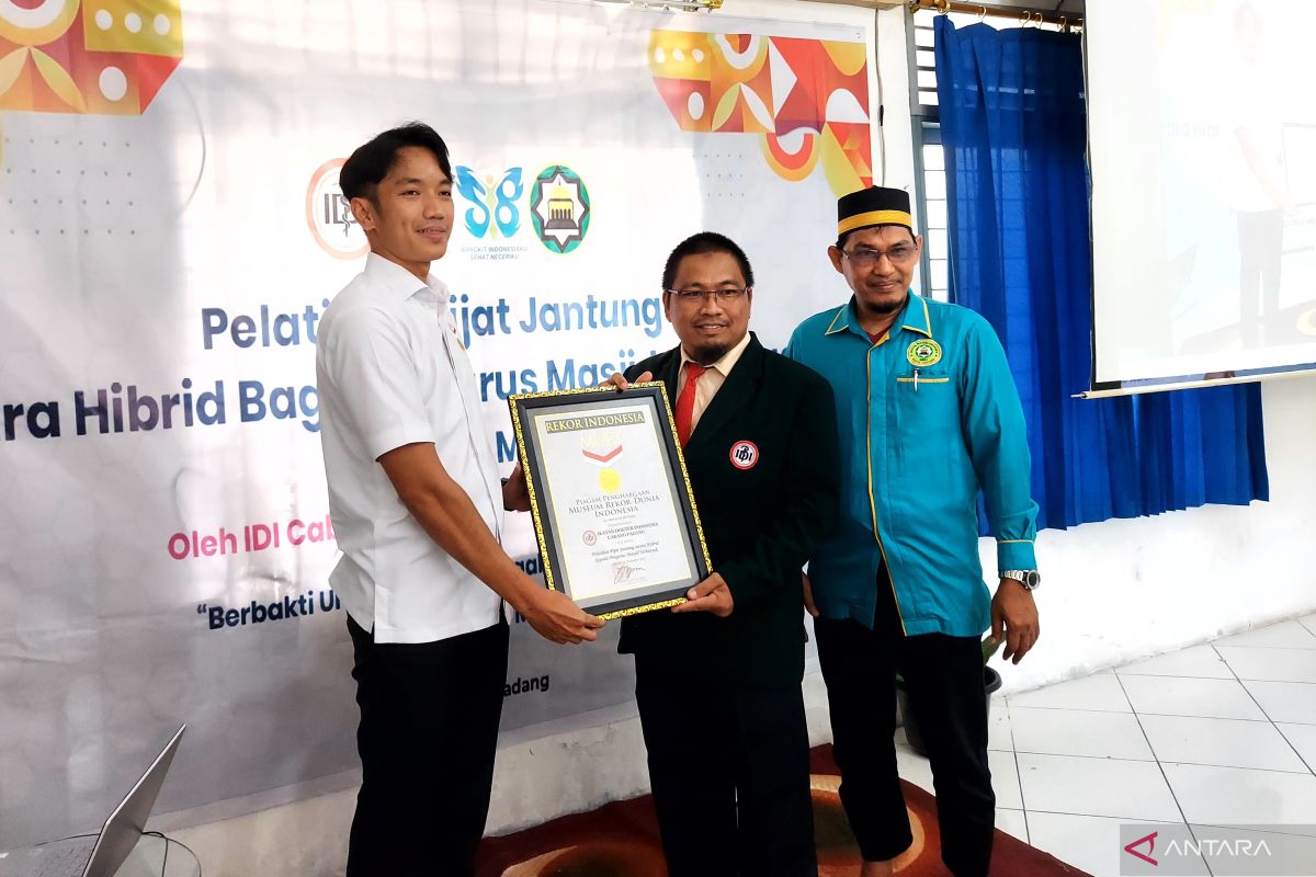 Pelatihan Pijat Jantung IDI Padang pecahkan rekor MURI
