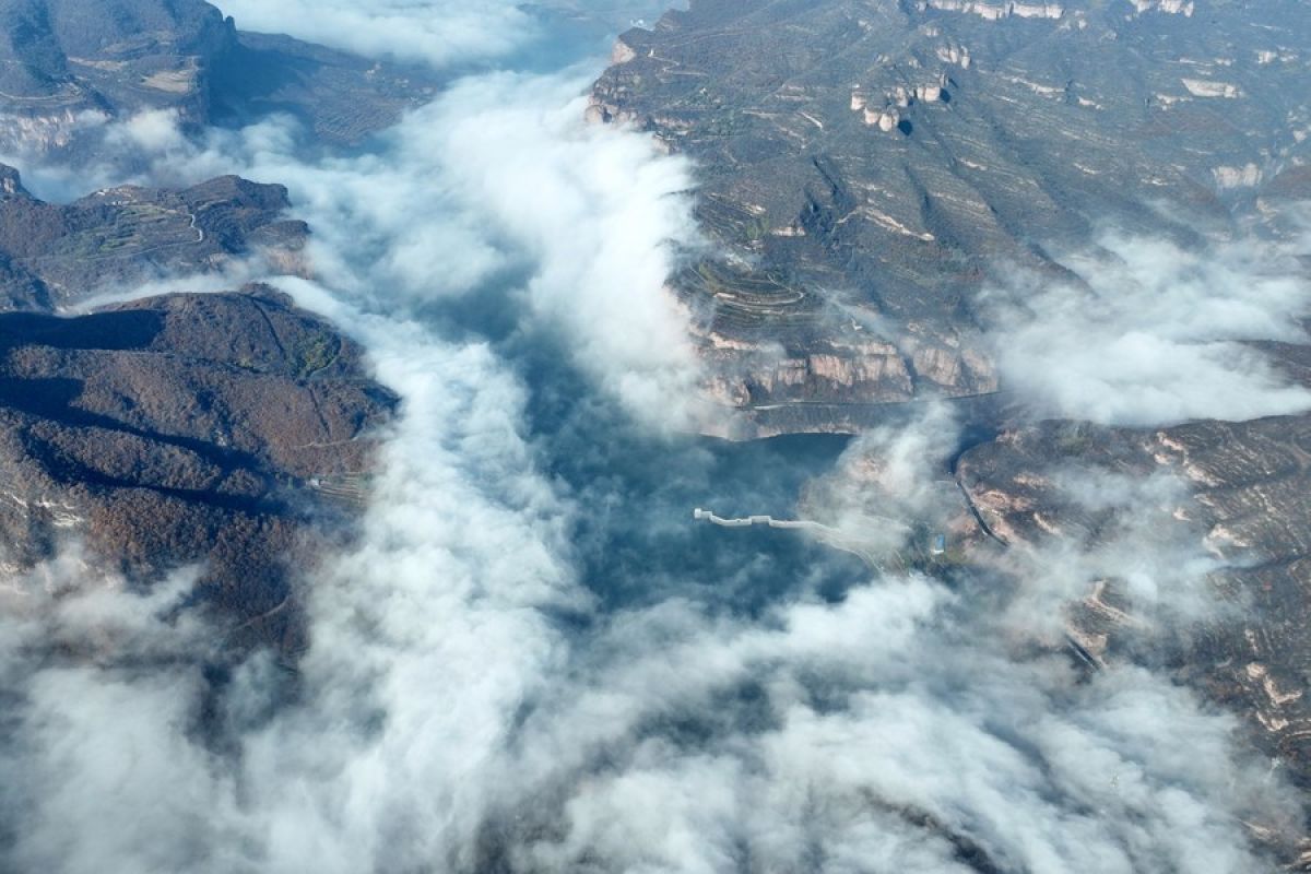Menikmati lautan awan di Pegunungan Taihang, China