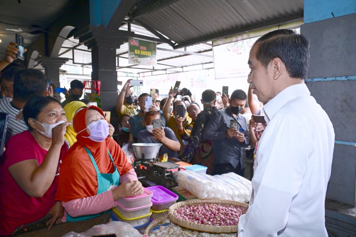 Presiden Jokowi blusukan ke Pasar Malangjiwan Colomadu, Jateng