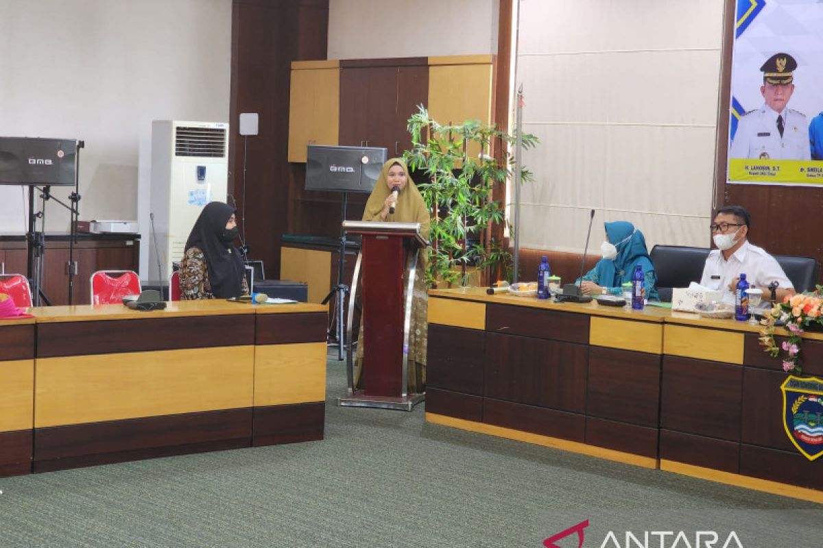 Dinkes OKU Timur berikan bidan desa pelatihan pijat bayi dan anak usia tahun