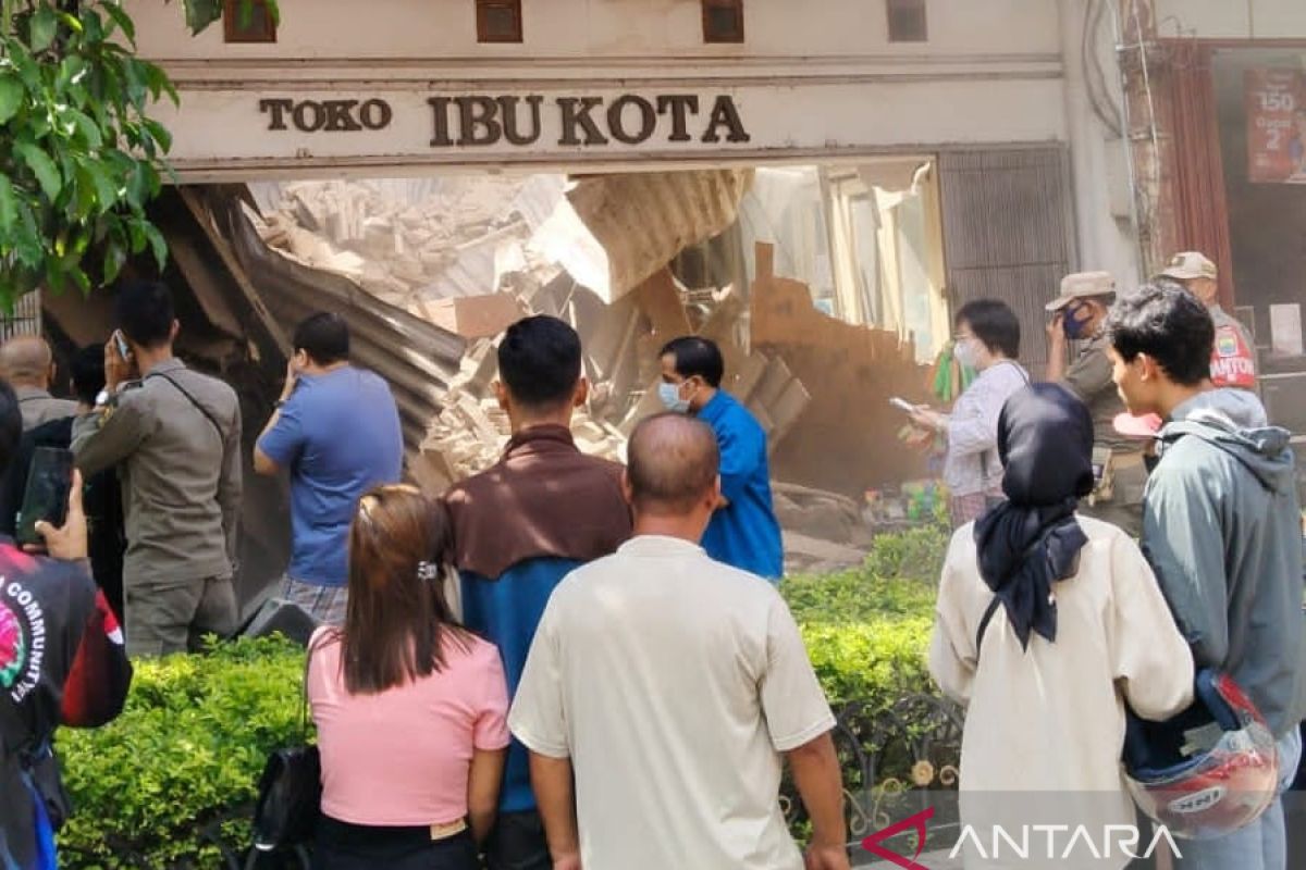 Sejumlah kantor dan toko di Cianjur rusak akibat gempa 5,6 M