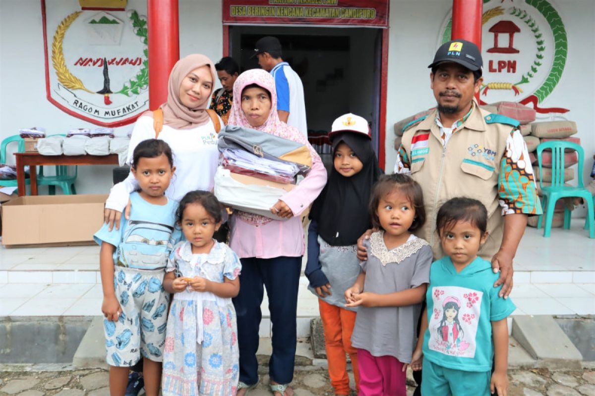 Bantu anak korban banjir di Lampung Selatan, PLN donasikan perlengkapan sekolah