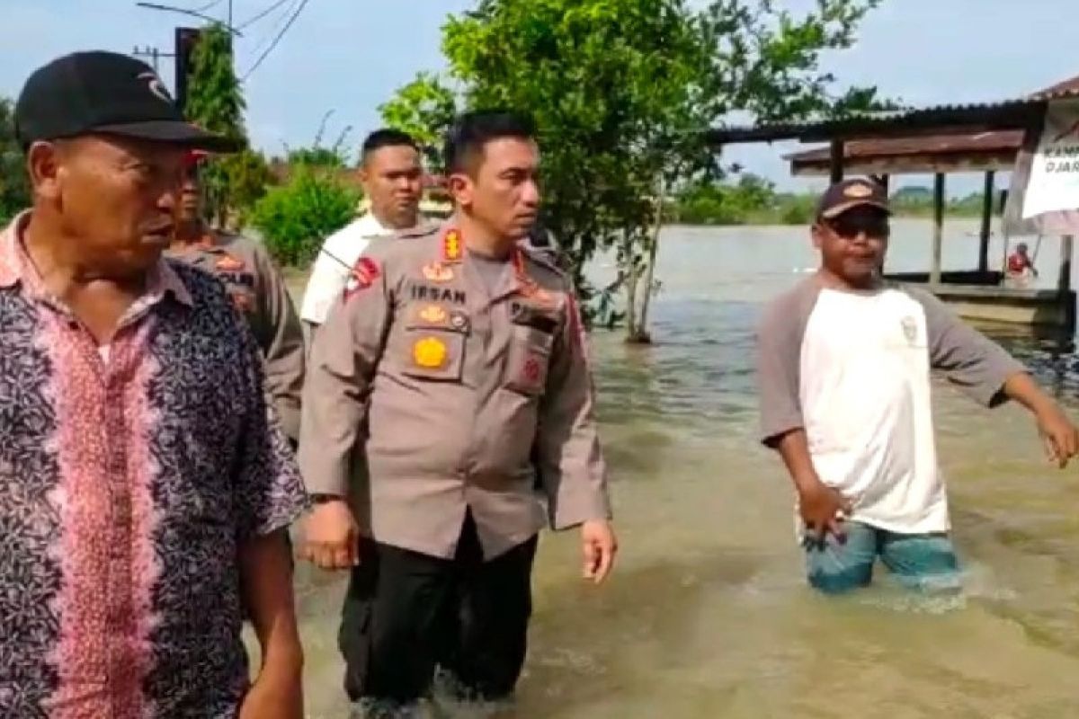 Kapolresta Deliserdang berempati terhadap warga korban banjir