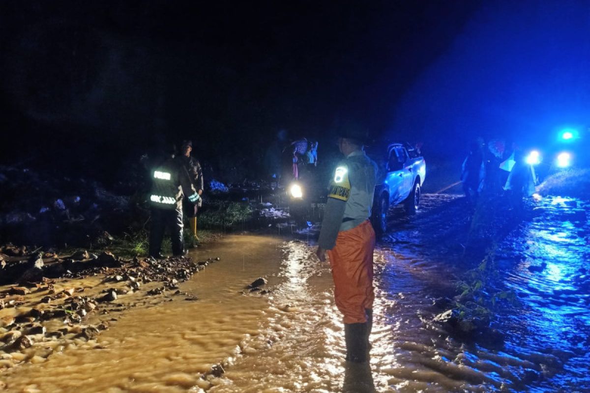 Bpbd Mabar Pantau Tujuh Kecamatan Rawan Banjir Dan Longsor Antara News Kupang Nusa Tenggara 