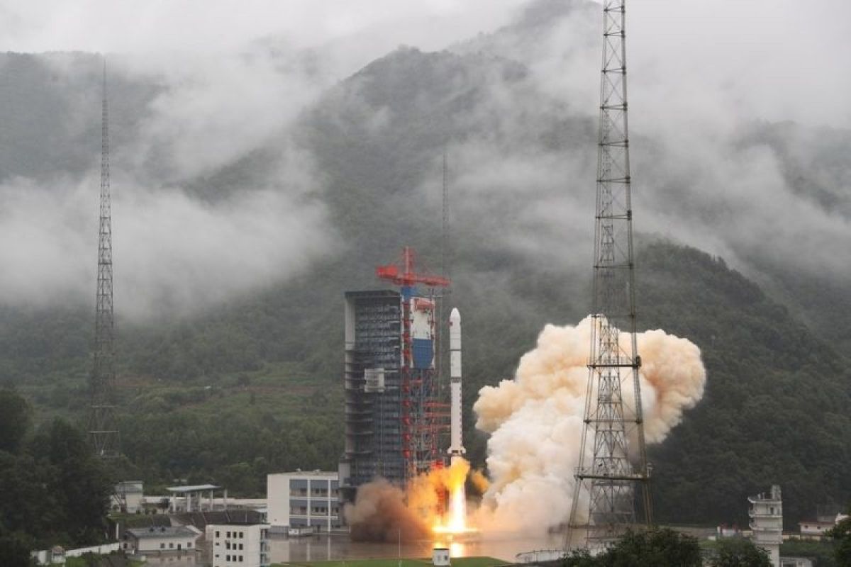 China kembangkan teknologi "layar de-orbit" untuk kelola sampah antariksa