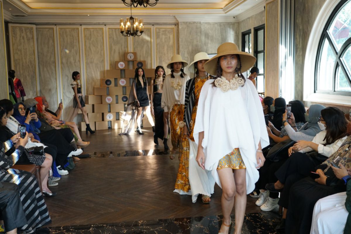 Mahasiswa fesyen Indonesia berpartisipasi di Pekan Mode Thailand