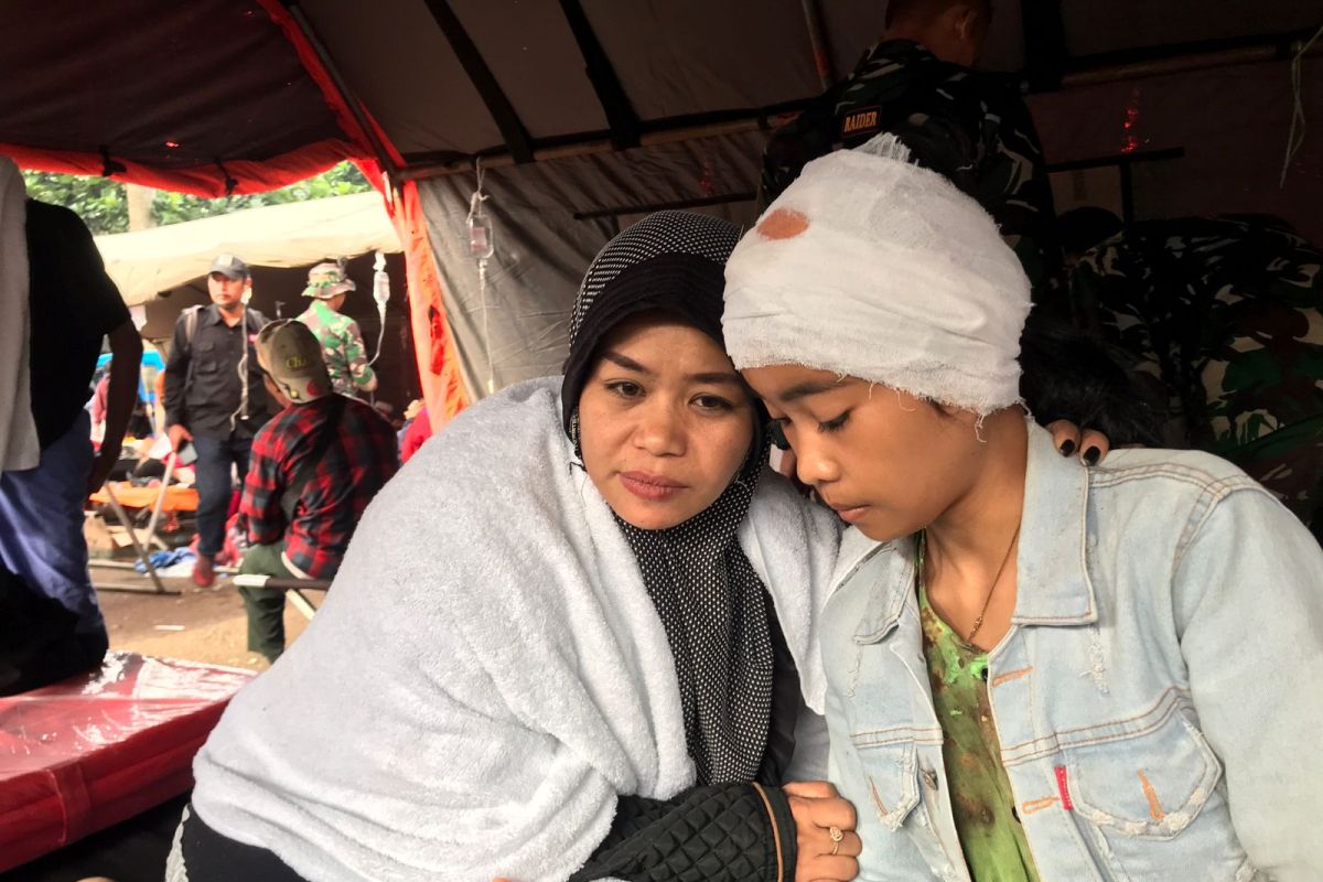 Ini cerita penyintas gempa Cianjur terjang reruntuhan untuk selamatkan anaknya