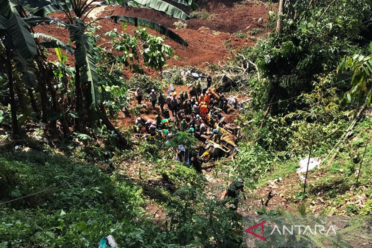 KSAD: 14 jenazah ditemukan di longsoran gempa jalur Cianjur-Cipanas