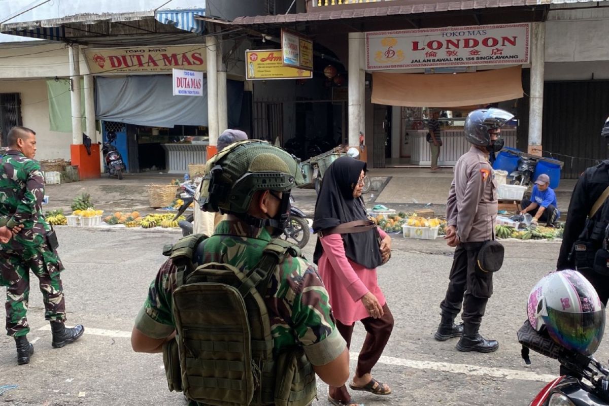 TNI-Polri di Singkawang patroli bersama ciptakan Kamtibmas