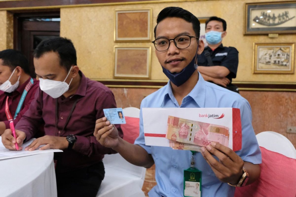 Ribuan warga di Kota Surabaya dapat BLT dari dana bagi hasil cukai tembakau
