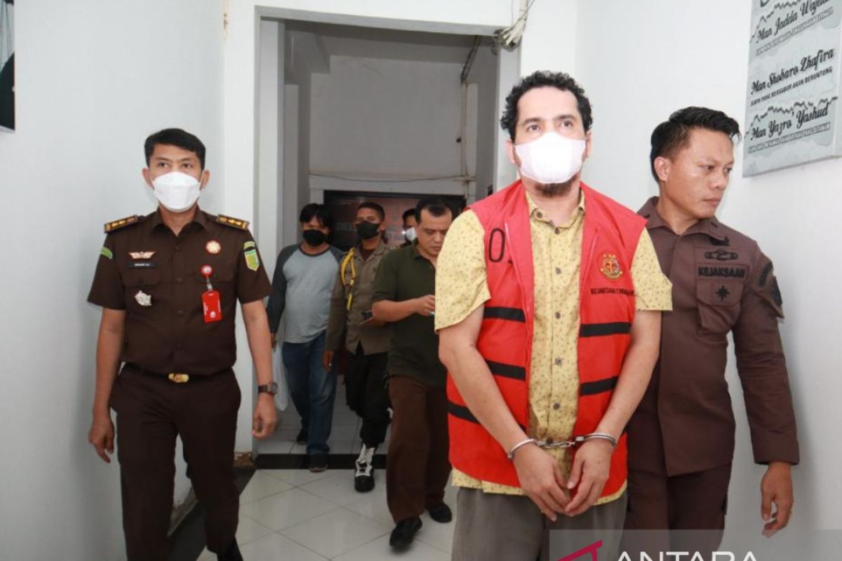 Kejati Banten Jebloskan Tersangka Dugaan Gratifikasi Mafia Tanah ke Rutan Serang
