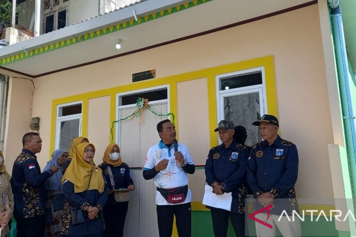 Pemkot Jaktim renovasi rumah warga tak mampu di Cipayung