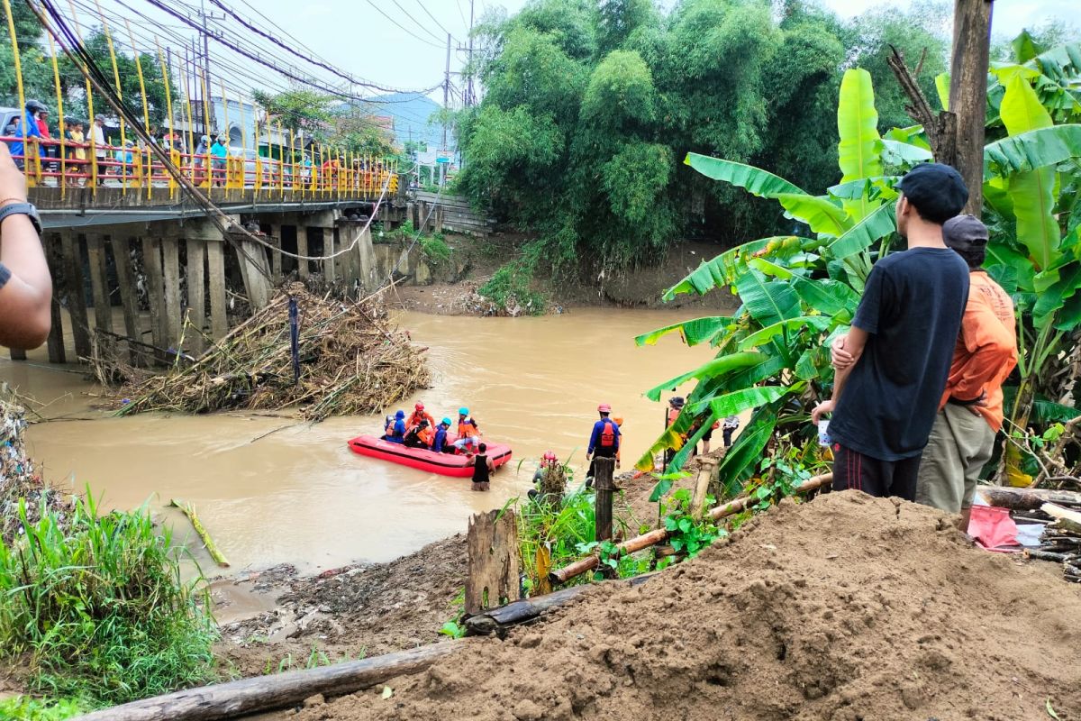SAR gabungan temukan pelajar hanyut di Sungai Ngasinan
