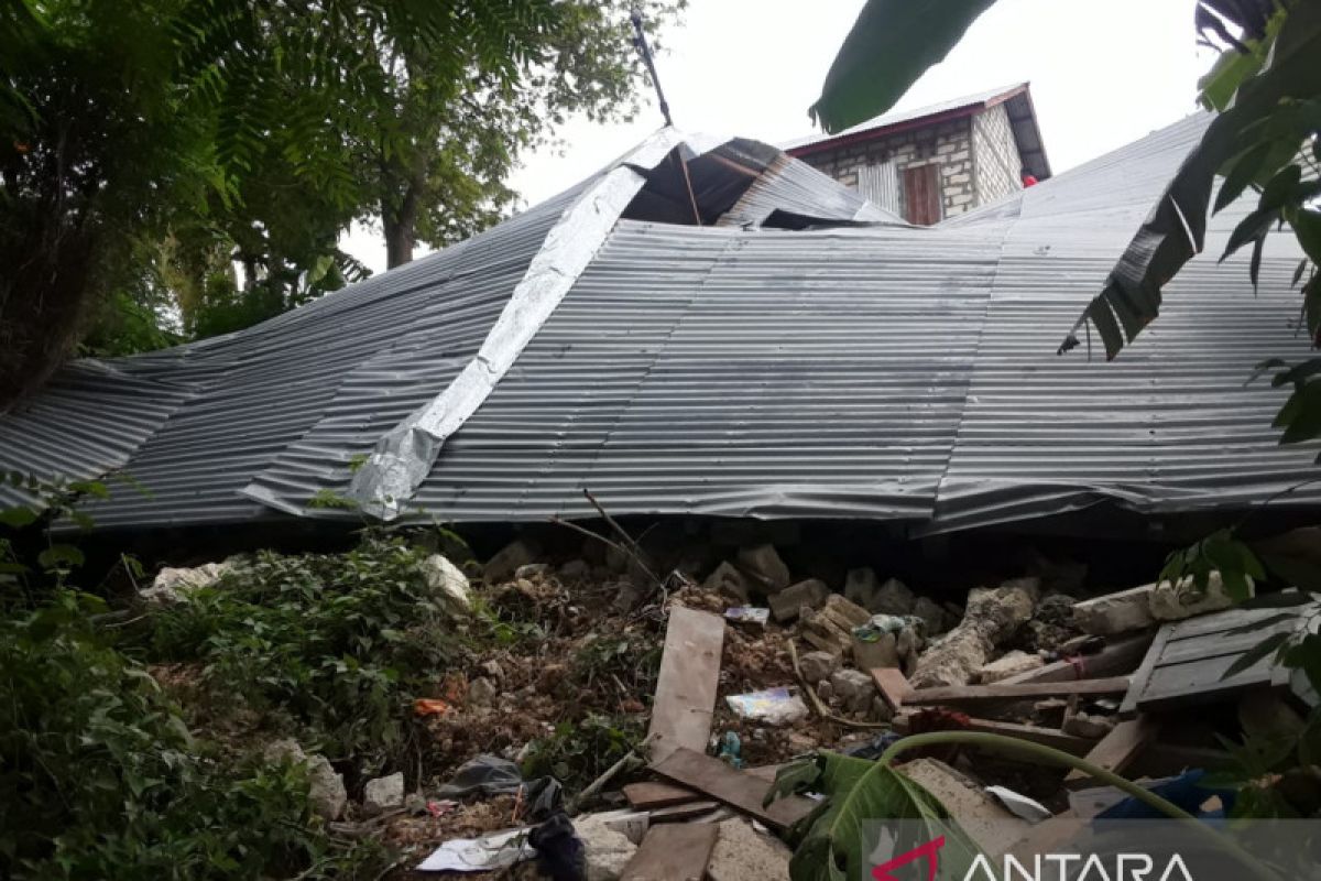 Puluhan rumah di Kabupaten Kupang dilaporkan kena dampak gempa bumi