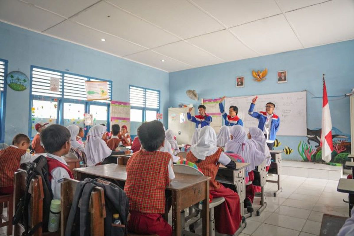 Relawan Pertamina Sumbagsel berbagi pengetahuan dan kebahagiaan dengan anak-anak