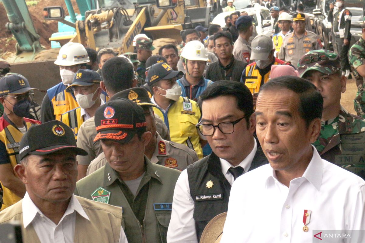 President provides fast food to Cianjur quake victims