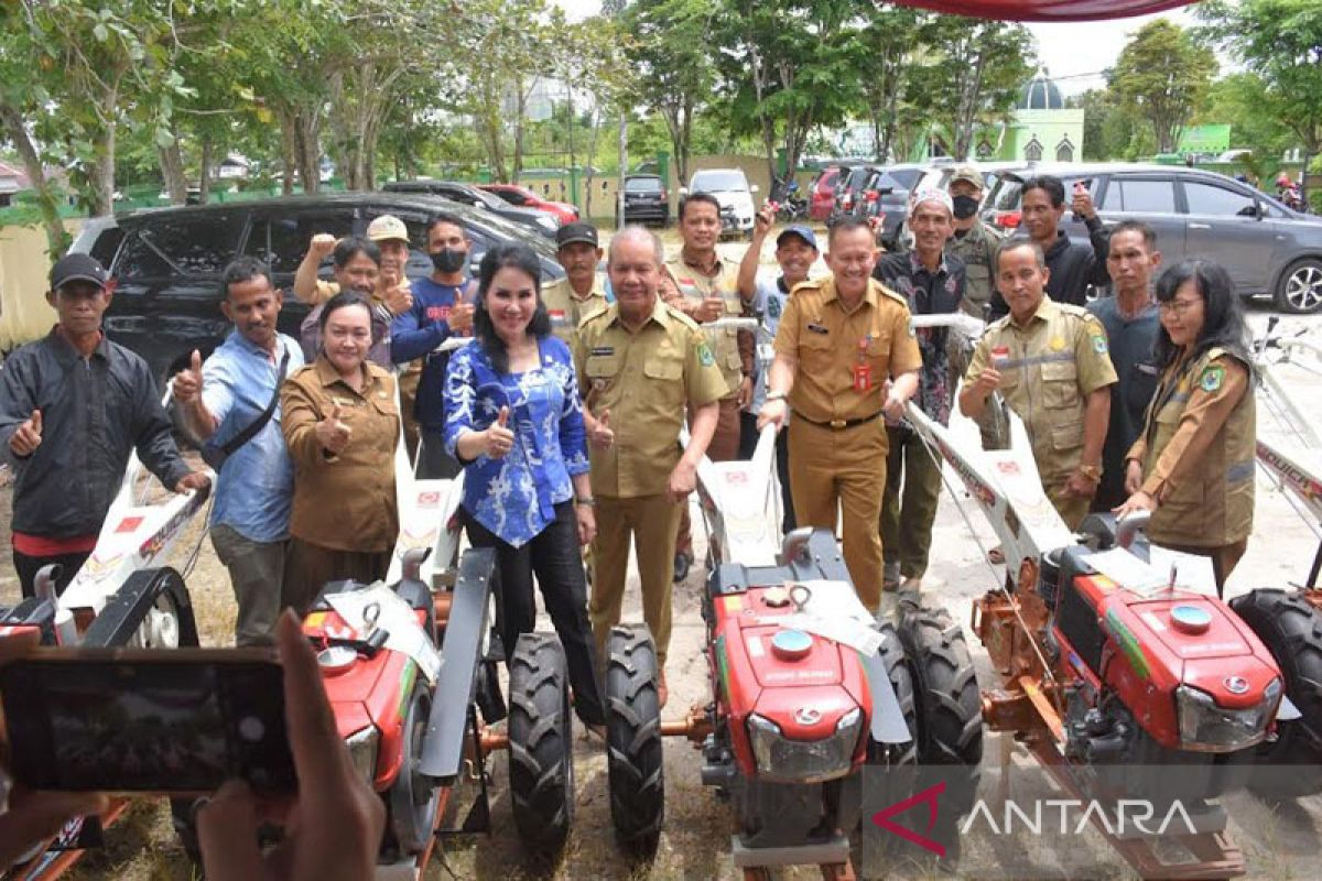 Anggota DPR RI Ary Egahni gunakan dana aspirasi bantu petani di Kapuas