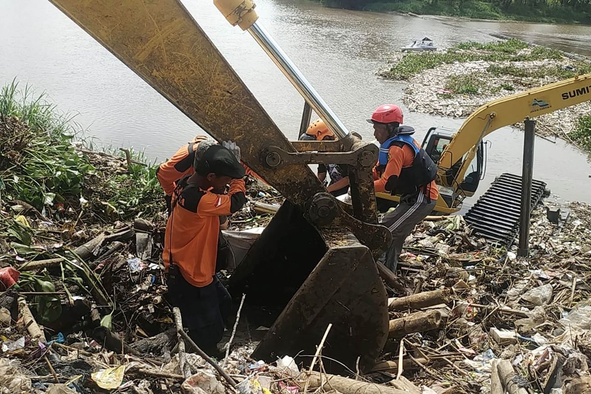 Korban terseret arus Sungai Brantas di Malang ditemukan meninggal