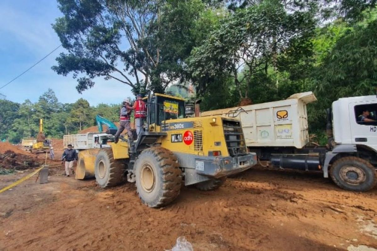 PT Adhi Karya turunkan alat berat bantu penanganan gempa di Cianjur