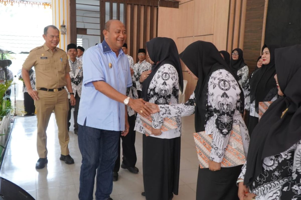 Plt Bupati Langkat hadiri pelantikan Perempuan PGRI