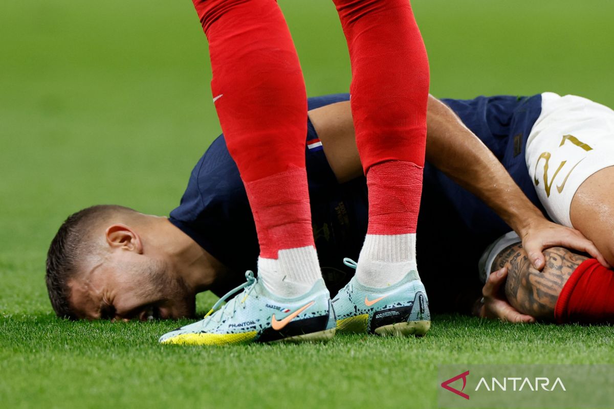 Cedera lutut, bek Prancis Hernandez harus lewatkan sisa Piala Dunia