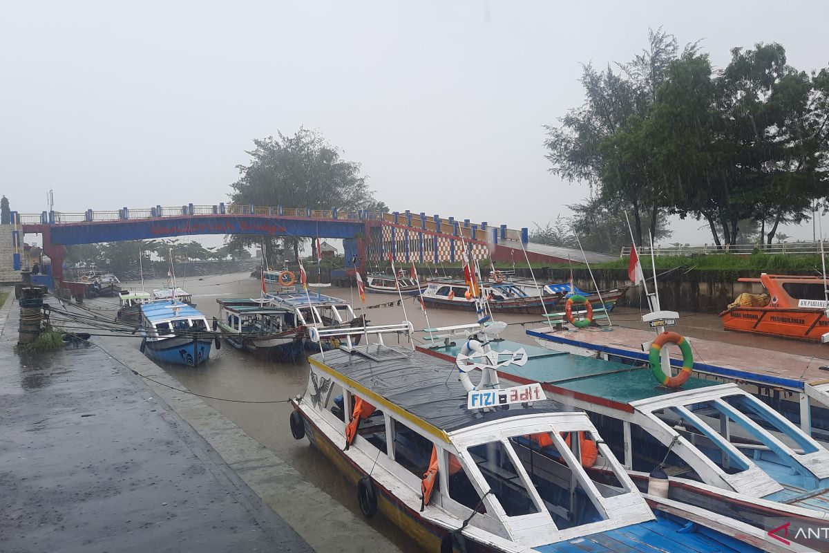 Kunjungan wisata pulau Pariaman turun drastis akibat cuaca buruk