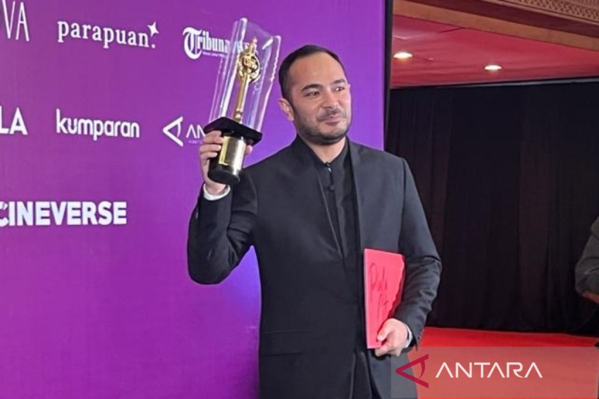 Marthino Lio mendapat piala citra aktor terbaik FFI 2022