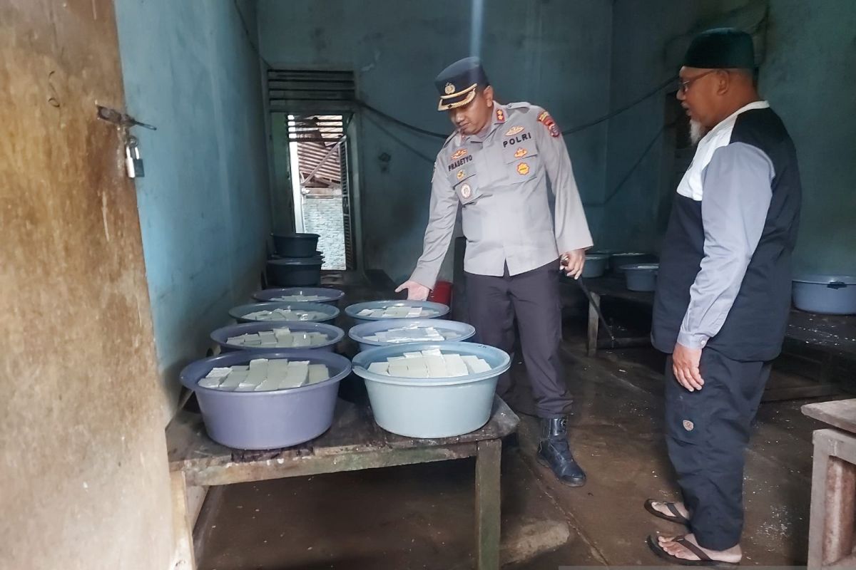 Kapolres Padang Sidempuan lihat pengerajin tahu