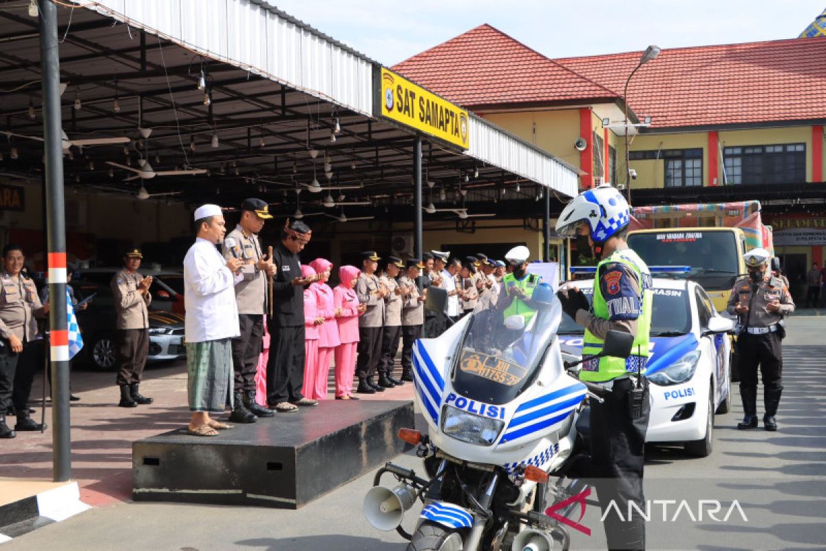 Polresta Banjarmasin kirimkan dua truk bantuan korban gempa Cianjur