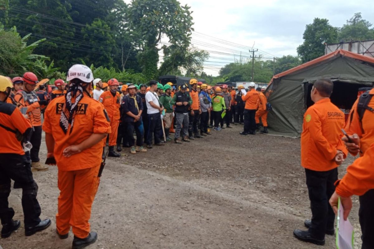 Tim SAR cari 151 orang yang dilaporkan hilang pascagempa Cianjur